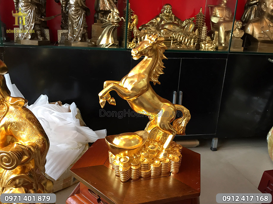 Con ngựa bằng đồng dát vàng cao 31cm